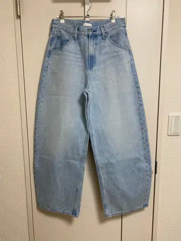 [ 미사용 새상품 ] UNIQLO 배기 커브진스 기장 짧음