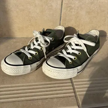 converse 다크 그린 로우컷 스니커즈