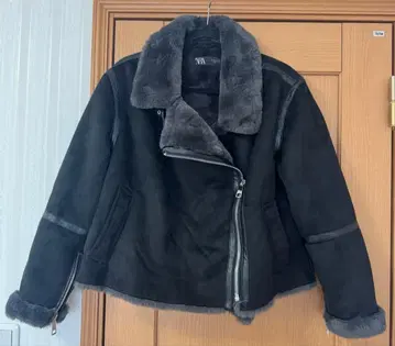 새상품급 ZARA 무스탕 퍼 자켓 코트 블랙 L 사이즈 방한