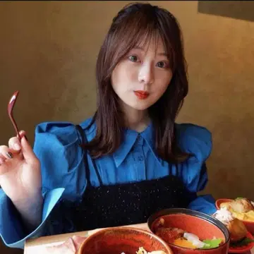 릴리 브라운 턱 슬리브 셔츠 블라우스