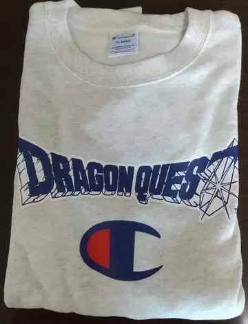 Champion 드래곤 퀘스트 맨투맨