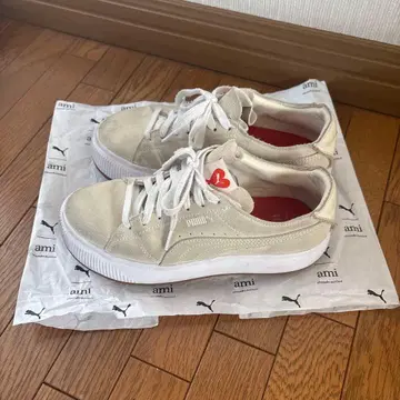 PUMA ami 콜라보 스니커즈 크림색