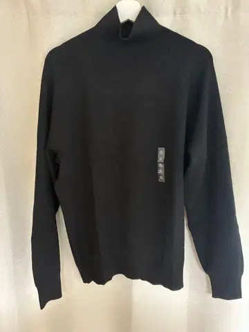 유니클로 U 하이넥 스웨터