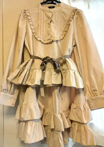 미나카타 유이 씨 시마무라 콜라보 블라우스&스커트 셋업 베이지