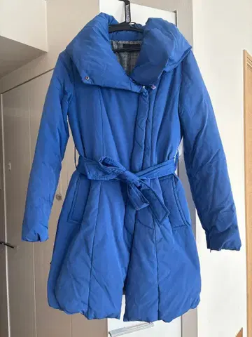 선명한 파란색 다운 재킷 다운 코트 9호