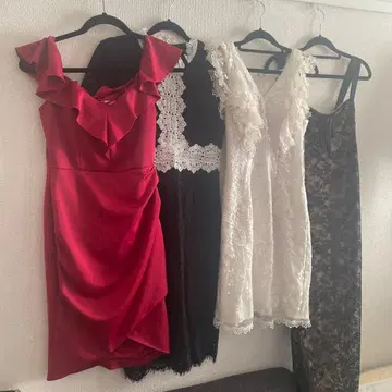 빨간색 프릴 미니 드레스와 레이스 드레스 세트