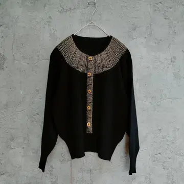 일본제 울 니트 스웨터 골드 꽃무늬 버튼