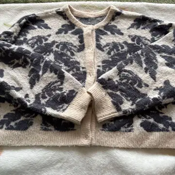 JEANASIS 꽃무늬 울 혼방 가디건 F 사이즈