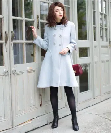 라이트 블루 비쥬 장식 A라인 코트