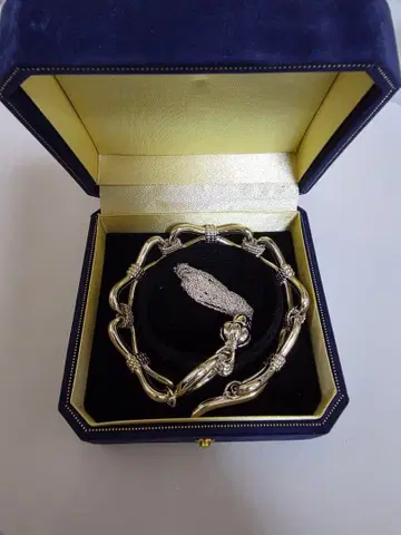 Santaku eight knot bracelet