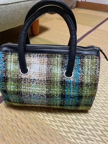 체크 무늬 패브릭 핸드백