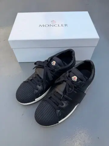 MONCLER 블랙 스니커즈