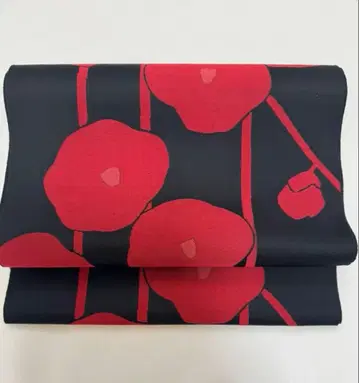 블랙 베이스에 빨간 꽃무늬 후쿠로 오비