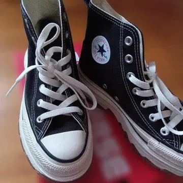 CONVERSE 블랙 하이컷 스니커즈