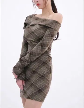 이로 yilon 오프숄더 체크 무늬 미니 원피스