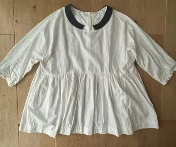 MAGALI 프릴 장식 화이트 셔츠