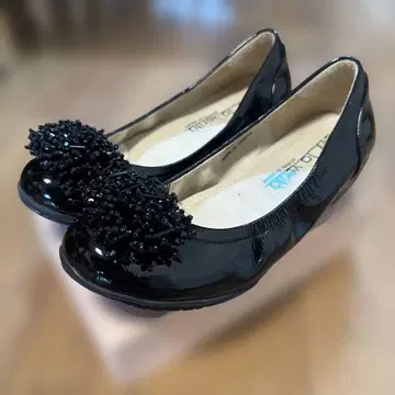 la verita 비즈 장식 블랙 플랫슈즈