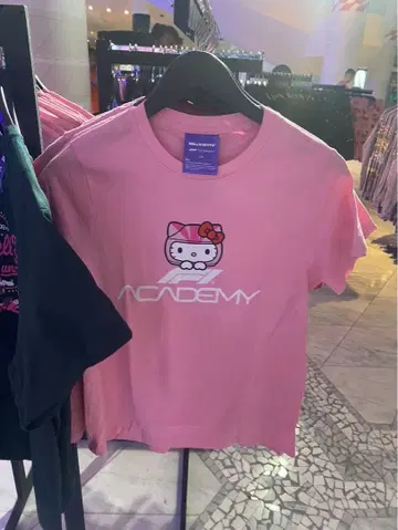 헬로키티 F1 콜라보 라스베가스 한정판 티셔츠 핑크