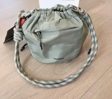 topologie 올리브 그린 숄더백