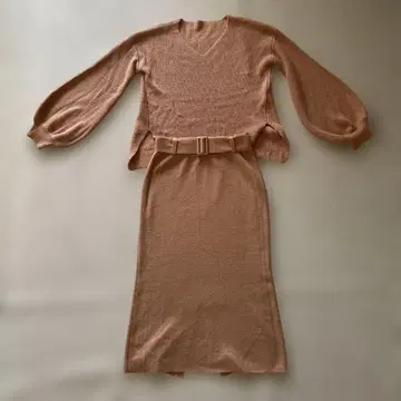 새상품급 cynical 스웨터와 니트 스커트 셋업 비숍 슬리브