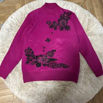 니트 큐빅 스웨터 긴팔 핑크 꽃무늬 퍼플