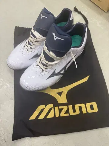 미즈노 스파이크 화이트/네이비 수납 봉투 포함