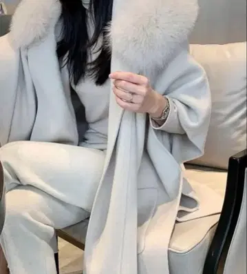 새상품급 Aroundyur 한국 브랜드 폭스 케이프 코트