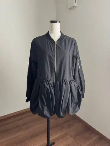 벌룬 실루엣 블랙 자켓