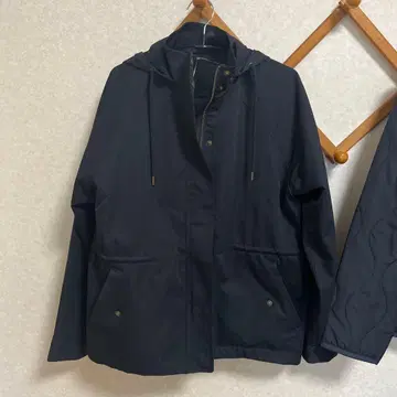 네이비 후드 부착 마운틴 후드티