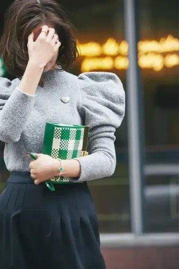 부클레 파워 숄더 니트 (그레이)