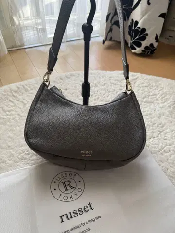 새상품급 russet 웹 한정판 하프문 2way 숄더백