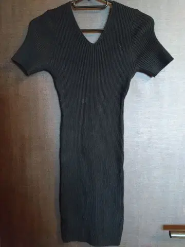 블랙 리브 V넥 반팔 원피스