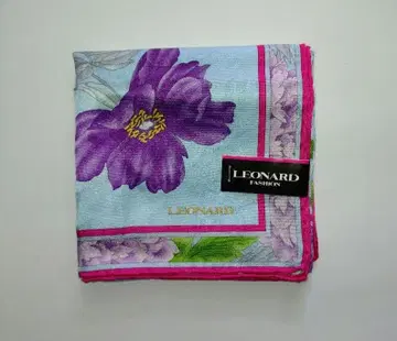 새상품 레오나르 실크 손수건