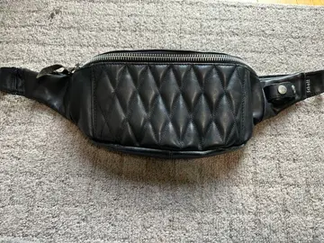 Schott 쇼트 패디드 바디백