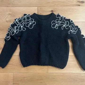 비즈 장식 블랙 니트 긴팔