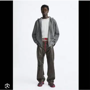 ZARA 다크 그레이 가죽 팬츠 합성 피혁 와이드 레그 팬츠