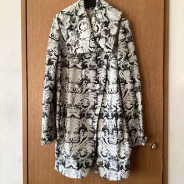 로얄 파티 오리엔탈 패턴 자카드 코트