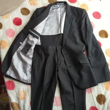 텟토오무 남성용 블랙 스트라이프 수트