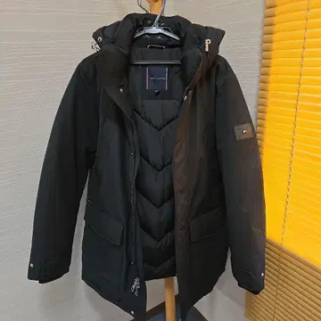TOMMY HILFIGER 블랙 다운 자켓 M 사이즈