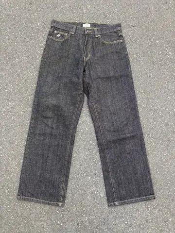 DKNY JEANS 블랙 스트레이트 데님 배기 데님