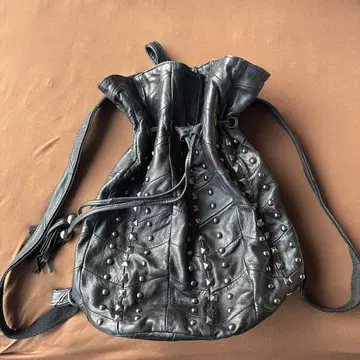 ROSE BUD 스터드 장식 블랙 가죽 백팩