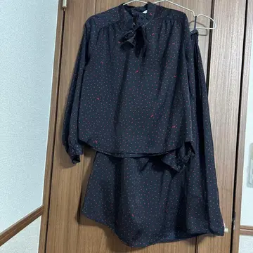 헬로키티 테치치 콜라보 상의 스커트 셋업 레어