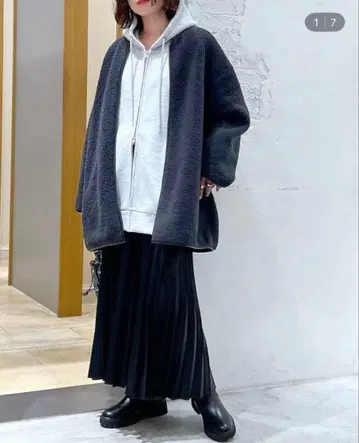 립시임 라이트보아 파이핑 코트