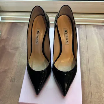 새상품급 DIANA 하이힐 23