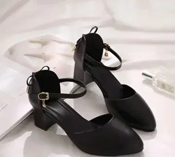 작은 사이즈 블랙 스틸레토 하이힐