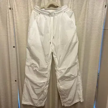 화이트 와이드 팬츠 사이드 포켓 포함