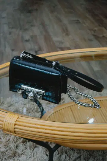 Alexander McQueen 주얼드 새첼 미니