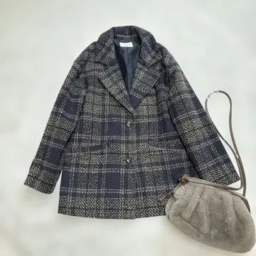 네이비 계열 빅 체크 더블 브레스트 울 코트