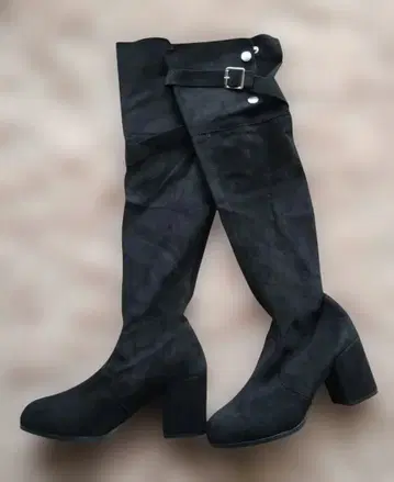 블랙 스웨이드 오버니 부츠