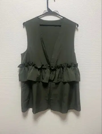 그린 프릴 베스트